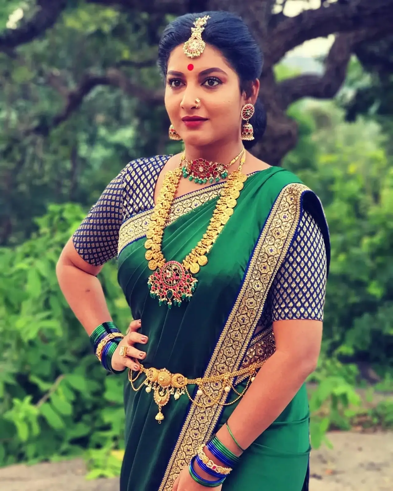 Indian TV Girl Pallavi Ramisetty Photos in Traditional Green Saree